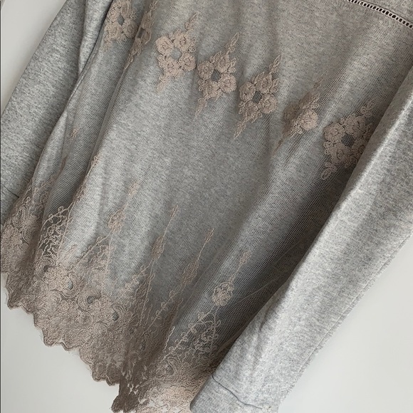 Lace overlay sweatshirt - Picture 4 of 4